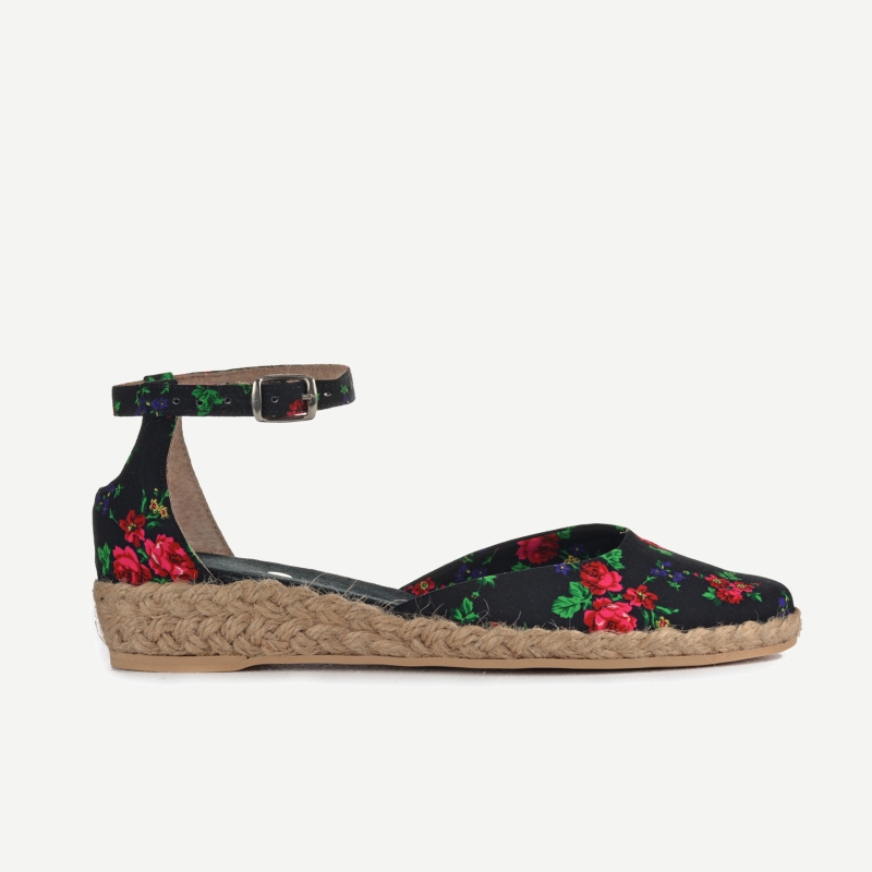 espadryle-plaskie-spotykanka-kwiaty-czarny-dz01_5849.jpg