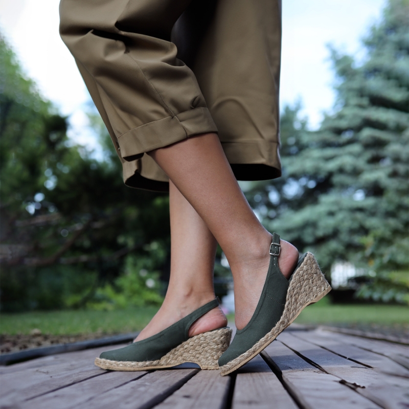 Espadryle khaki na średnim koturnie odkryta pięta
