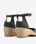 Espadryle khaki na niskim koturnie zakryta pięta i palce