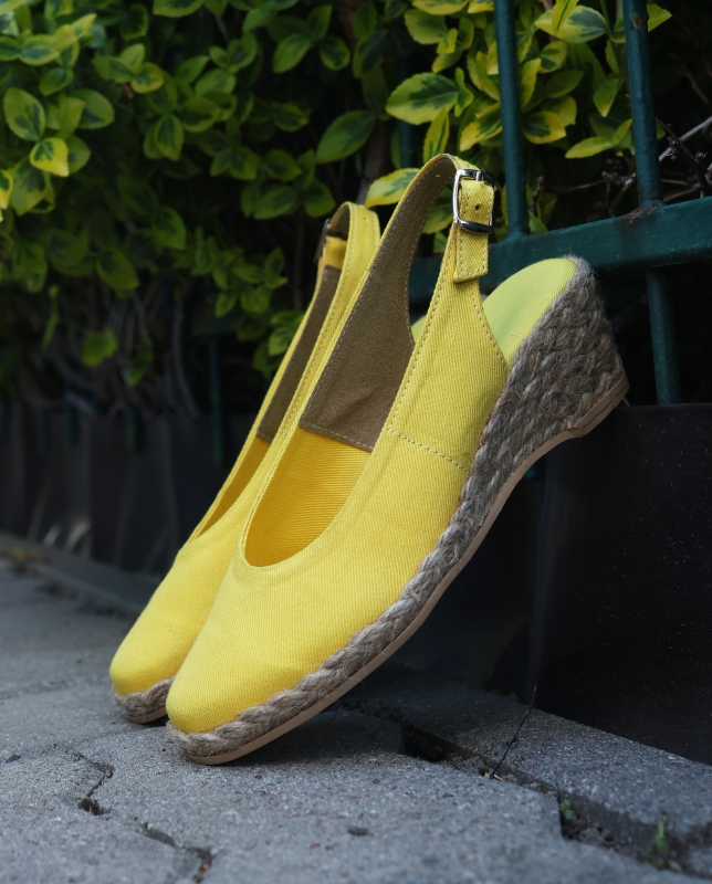 espadryle-zolte-na-niskim-koturnie-odkryta-pieta_6448.jpg