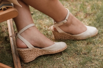<b><i>Espadryle to zdecydowanie najlepsze buty na gorące lato! Sprawdź dlaczego.</b></i>